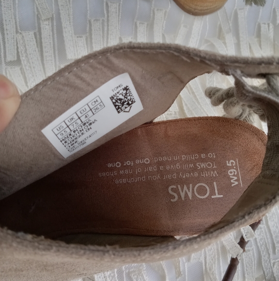 Toms 'Elba' Suede Heels - Picture 13 of 13